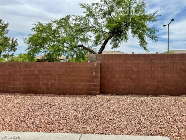 Building Photo - 10633 Foggy Glen Ave