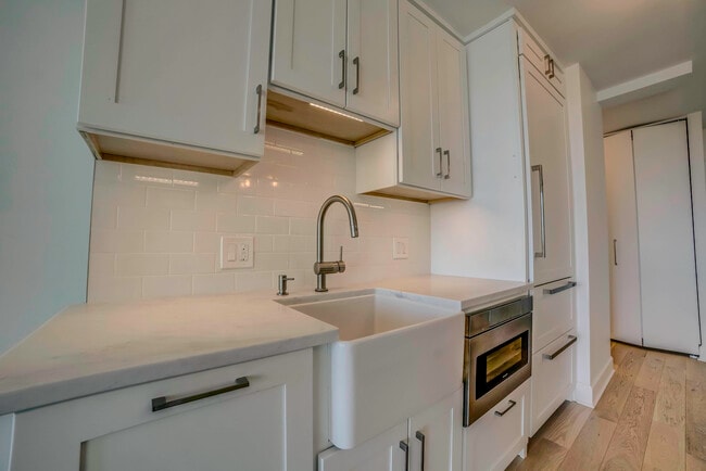 Building Photo - 440 N McClurg Ct