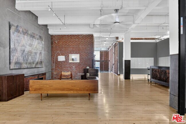 Building Photo - 1850 Industrial St