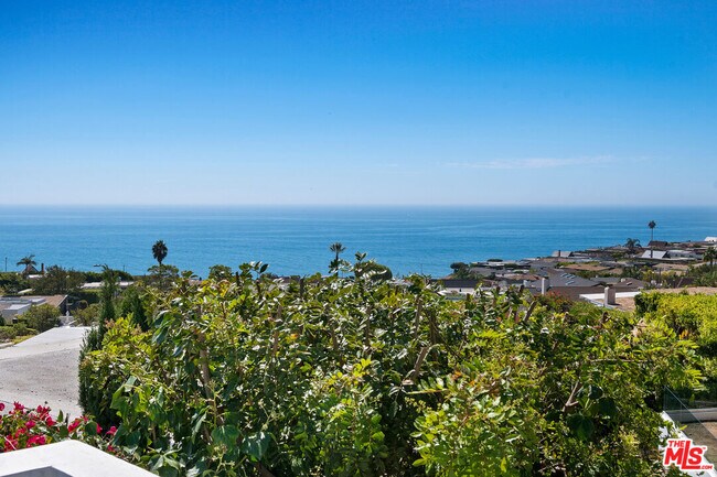 Building Photo - 3616 Shoreheights Dr