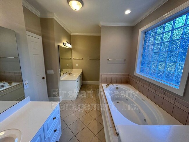 Building Photo - 1212 Auburndale Ln