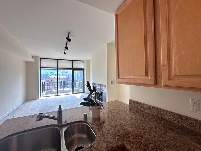 Building Photo - 400 W Ontario St