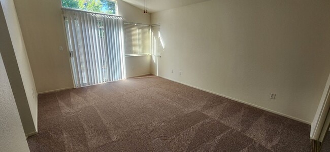 Building Photo - 3 Bedroom Elk Grove Home
