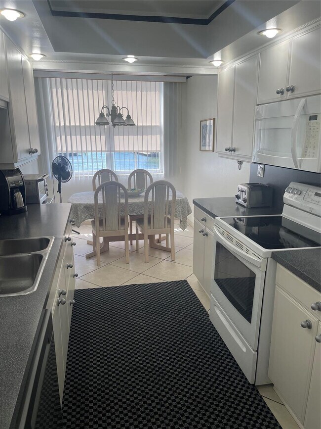 Building Photo - 1401 S Ocean Dr