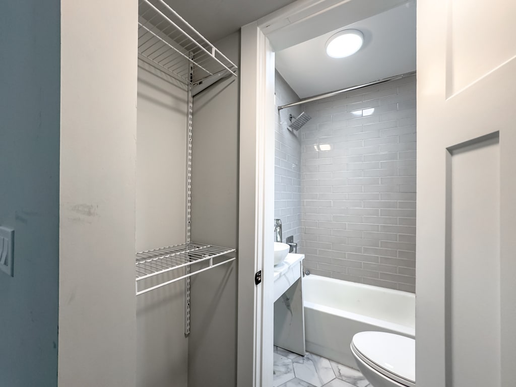 Building Photo - 501 W Belmont Ave