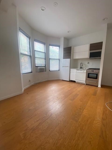 Building Photo - 193 Ogden Ave.