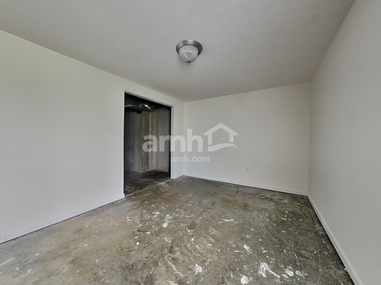 Building Photo - 10425 Sharpsburg Dr