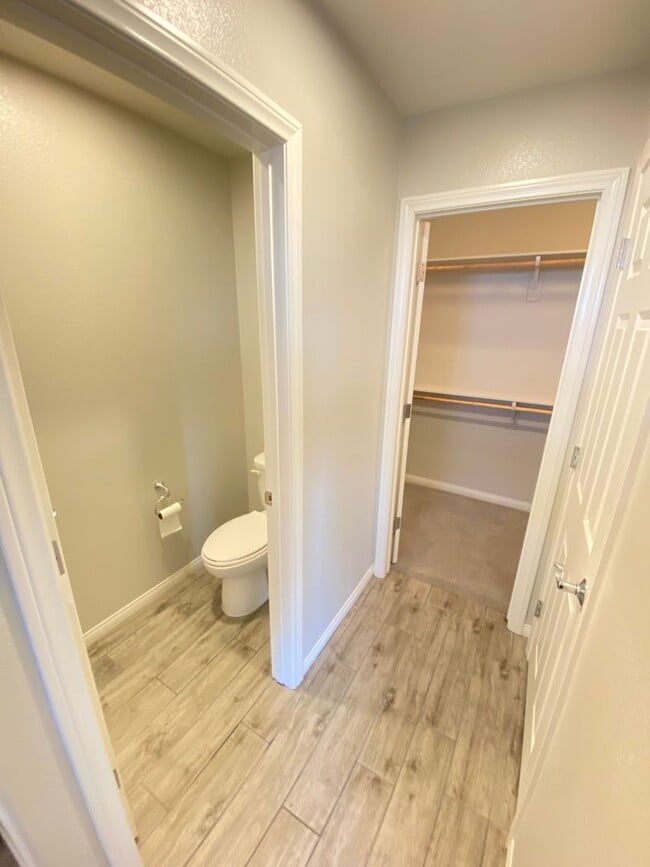 Building Photo - Gorgeous 3Bed/4Bath/2Car, 3-Story Townhome nestled in this beautiful Summerlin West Gated Communi...