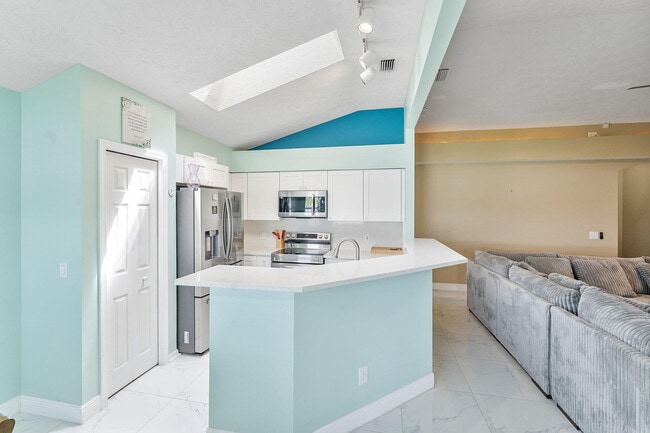 Building Photo - 1622 SW Realty St