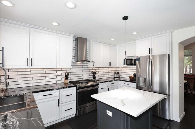 Building Photo - 25829 N 41st Dr