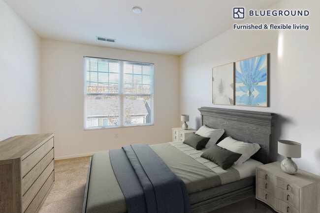 Building Photo - 1700 E 5th St