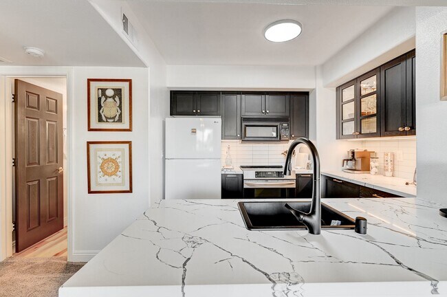 Building Photo - Fully Furnished 3BD/2BA in SW Vegas | Gate...