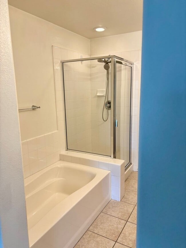 Building Photo - 1965 Oakwood Way