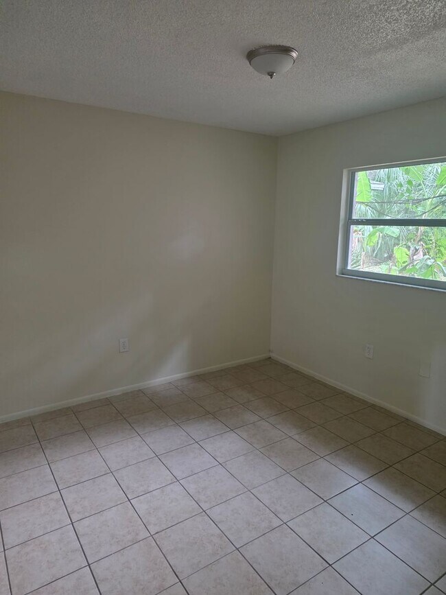 Building Photo - 3/2 DUPLEX