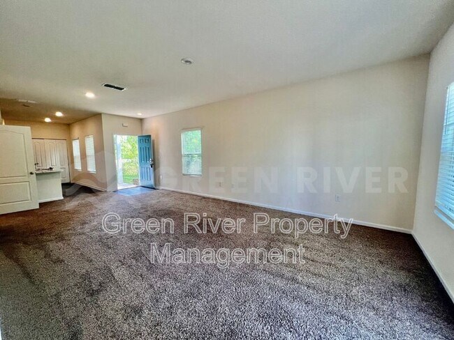 Building Photo - 294 Aralia Ln