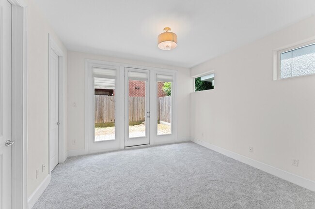 Building Photo - 9635 Riddlewood Ln