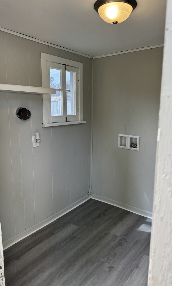 Building Photo - 1220 Moore St