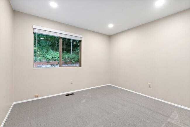 Building Photo - Air Conditioned Urban Retreat in Whispering Pines