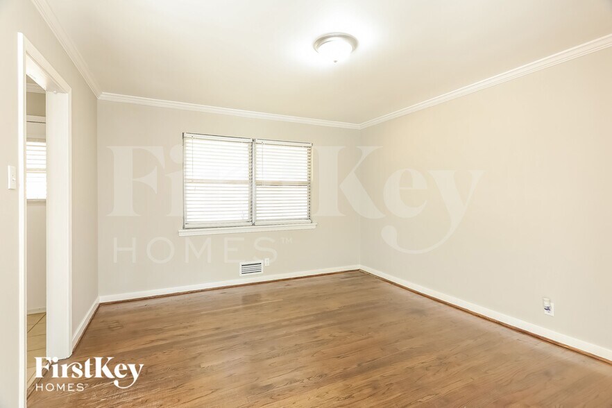 Building Photo - 3364 Valley Park Dr