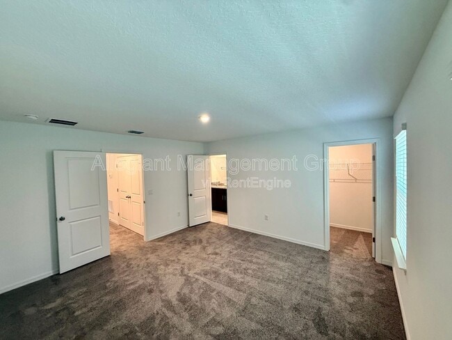 Building Photo - 1622 Fan Palm Dr