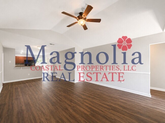 Building Photo - 4 Bedrooms, 2.5 Bathrooms in Live Oak Subdivision