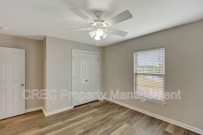 Building Photo - 304 Deep River Rd