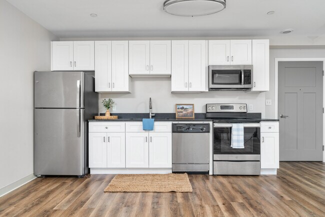 Building Photo - 170 Ridge Rd