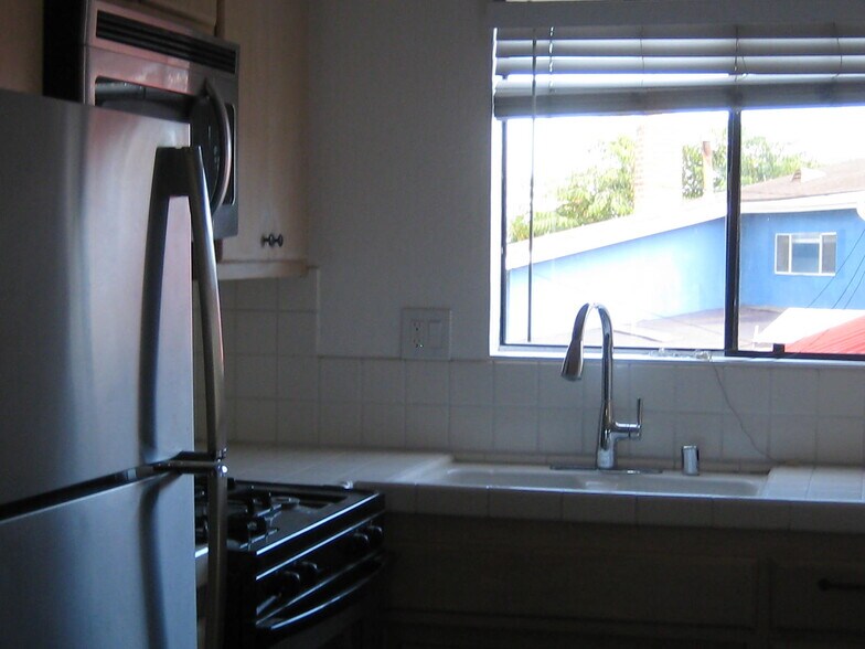 Building Photo - 512 Geneva Ave