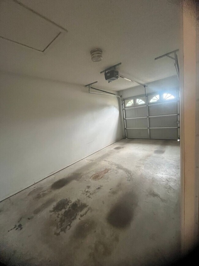 Building Photo - 13900 Ridgecrest Dr