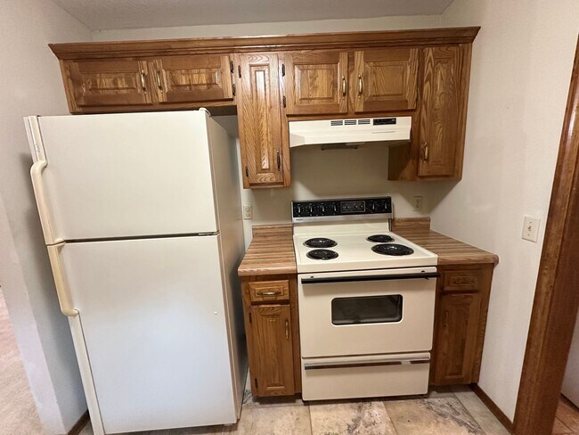 Building Photo - Charming 3 Bedroom Brick Home with Fenced Backyard