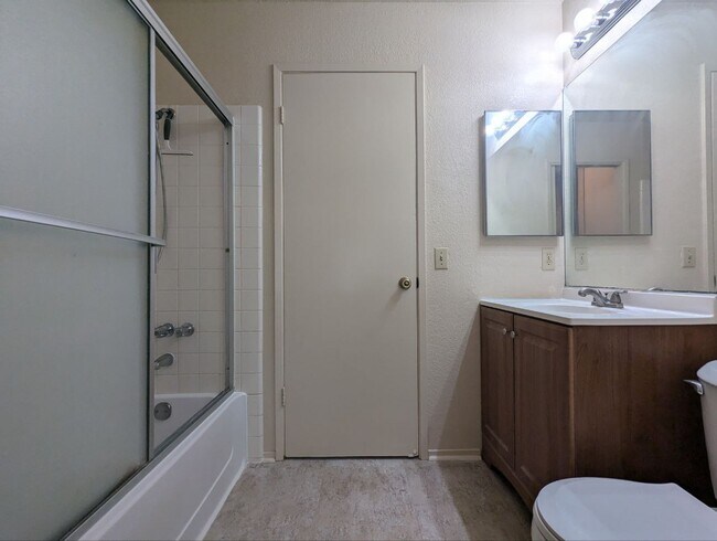 Building Photo - 38860 Cherry Glen Common