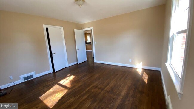 Building Photo - 3 Fairfax Cir