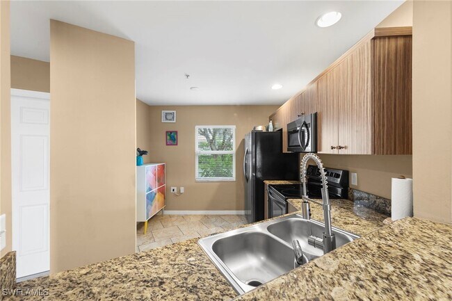 Building Photo - 12141 Summergate Cir