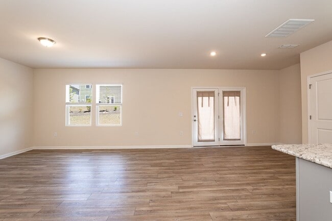 Building Photo - Move In Ready Three Bedroom Home!