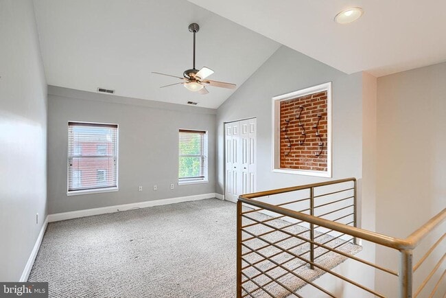 Building Photo - 229 S Washington St