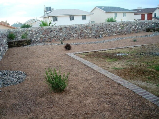 Building Photo - 1445 Plaza Verde Dr