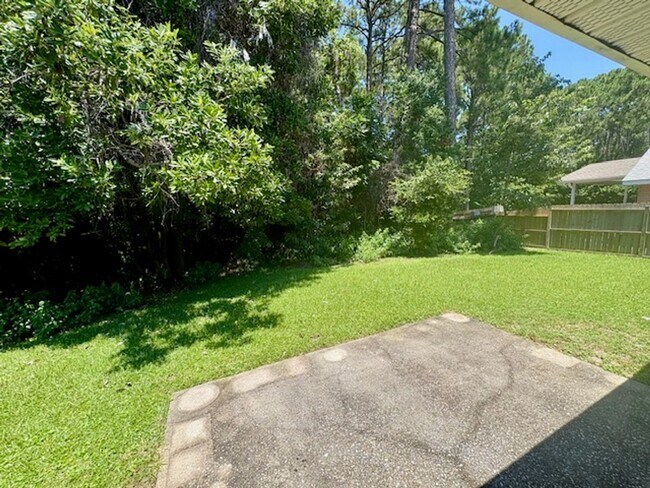Building Photo - Indian Woods Home with a Cozy Fireplace & Stainless Steel Appliances!