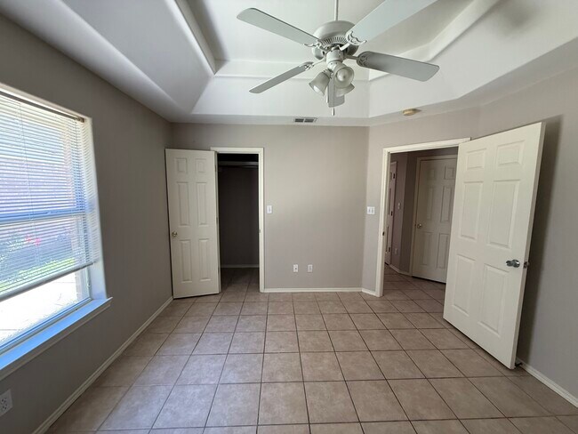 Building Photo - 2408 Moonlight Ln