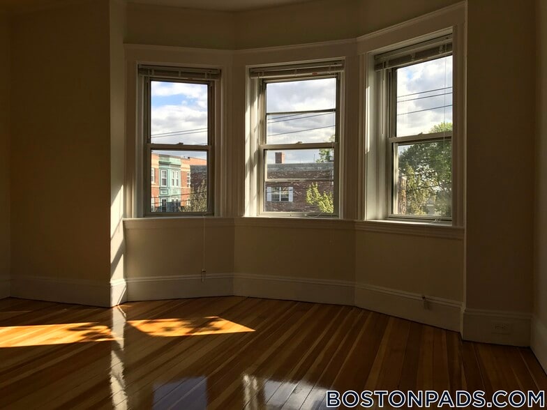 Building Photo - 163 Summer St