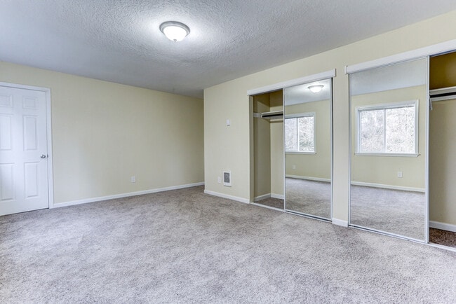 Building Photo - Completely remodeled with Washer/Dryer in ...