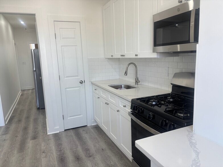 Building Photo - 739 43rd St