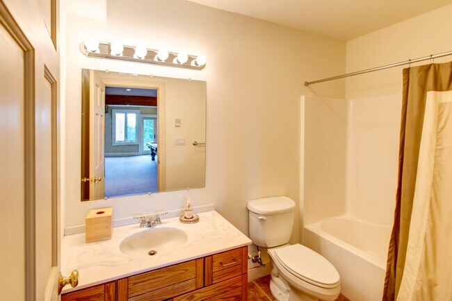 Building Photo - 74 Harvest Ln