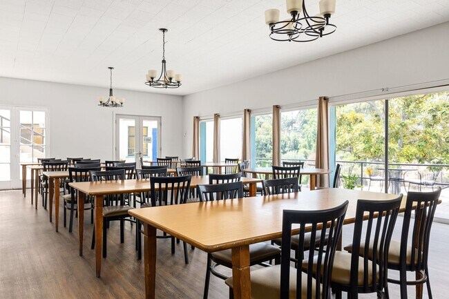 Building Photo - 832 Hilgard Ave