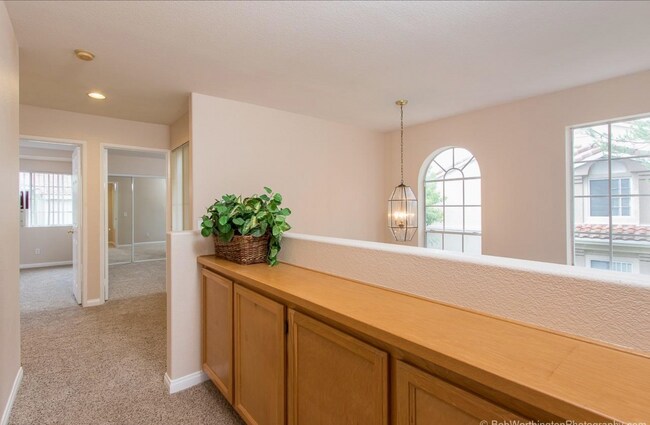 Building Photo - 10878 Creekbridge Pl
