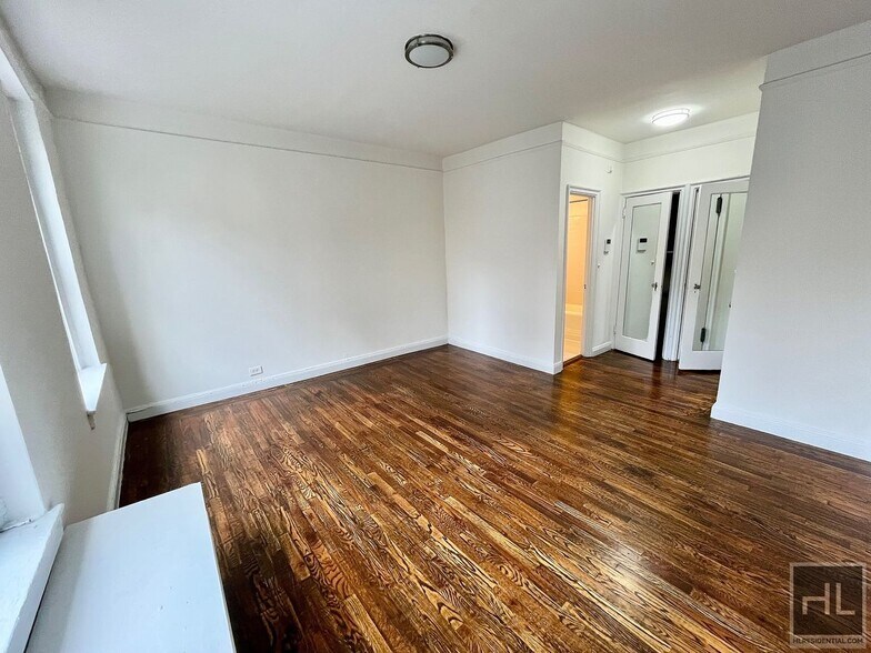 Building Photo - East 58TH ST