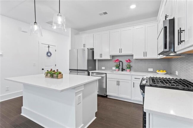 Building Photo - 1620 Aeslin Dr NW