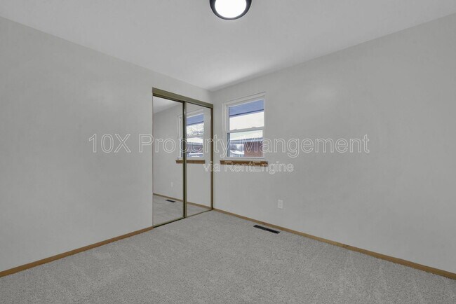 Building Photo - 1638 Parkinson Dr
