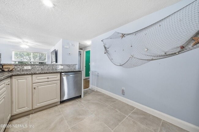 Building Photo - 972 Dostie Cir