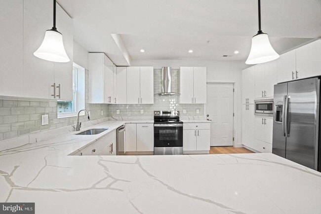 Building Photo - 4421 Kane Pl NE