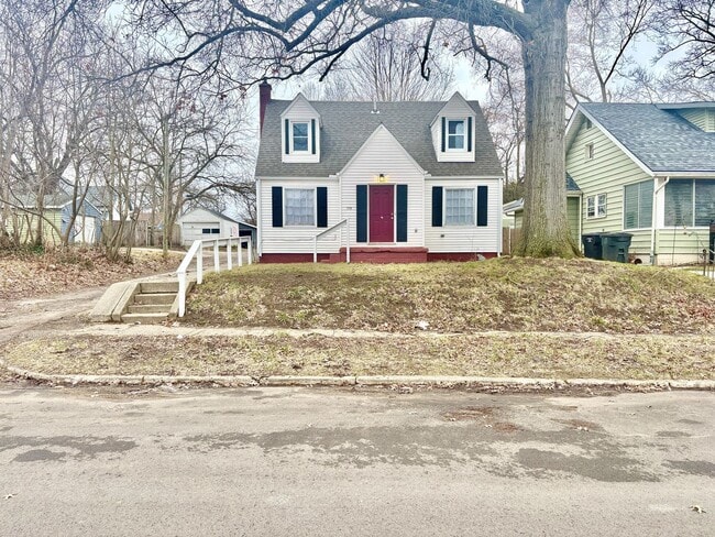 Building Photo - Updated South Bend Gem!